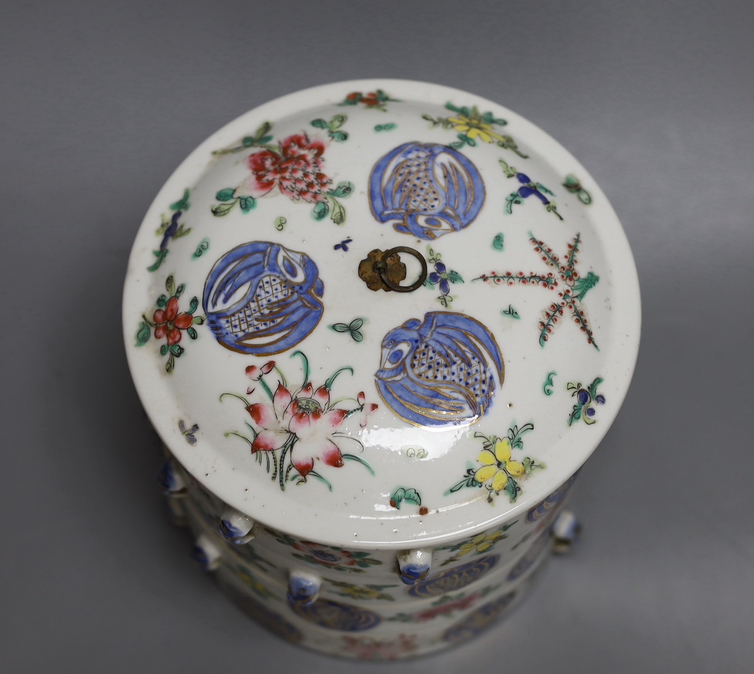 An early 20th century Chinese porcelain stacking box, 17cm